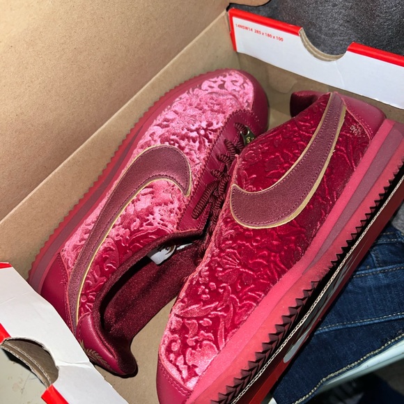 COPY - Nike Cortez Velvet Red - Picture 2 of 4